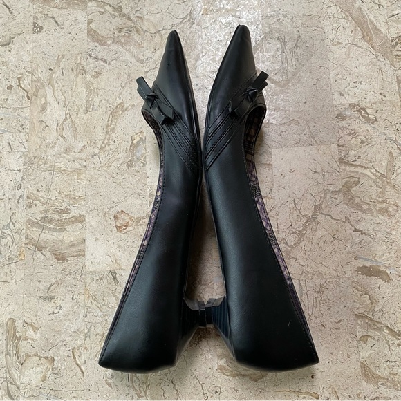 Black Slip On Low Heel Pointed Toe Bow Elegant Shoes American Eagle Size 8.5 - Picture 2 of 9